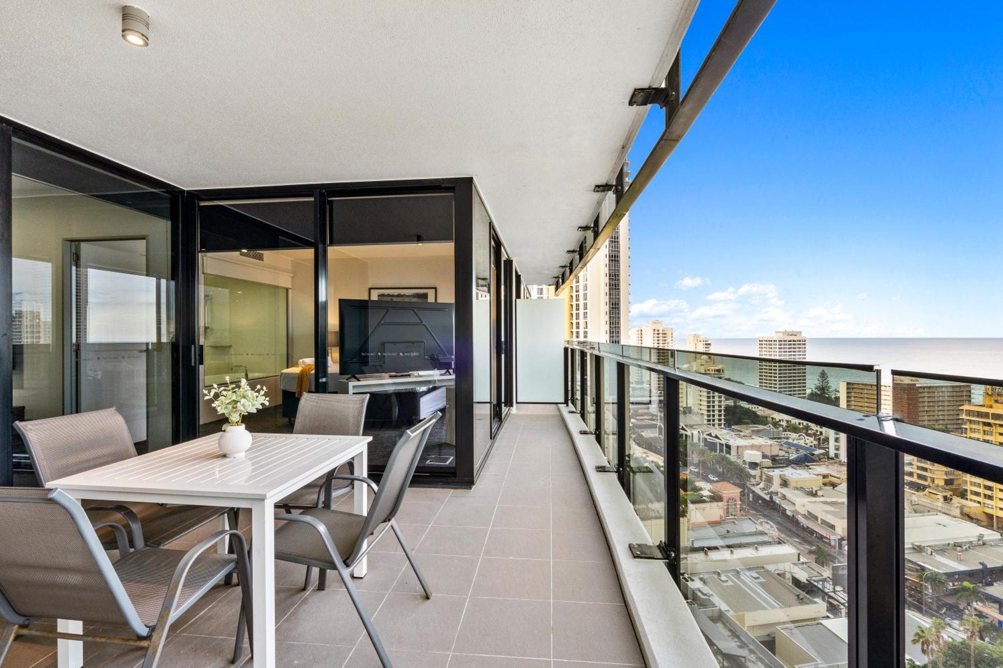 Circle On Cavill - Self Contained & Privately Managed Apartments - Wow Stay Gold Coast Kültér fotó