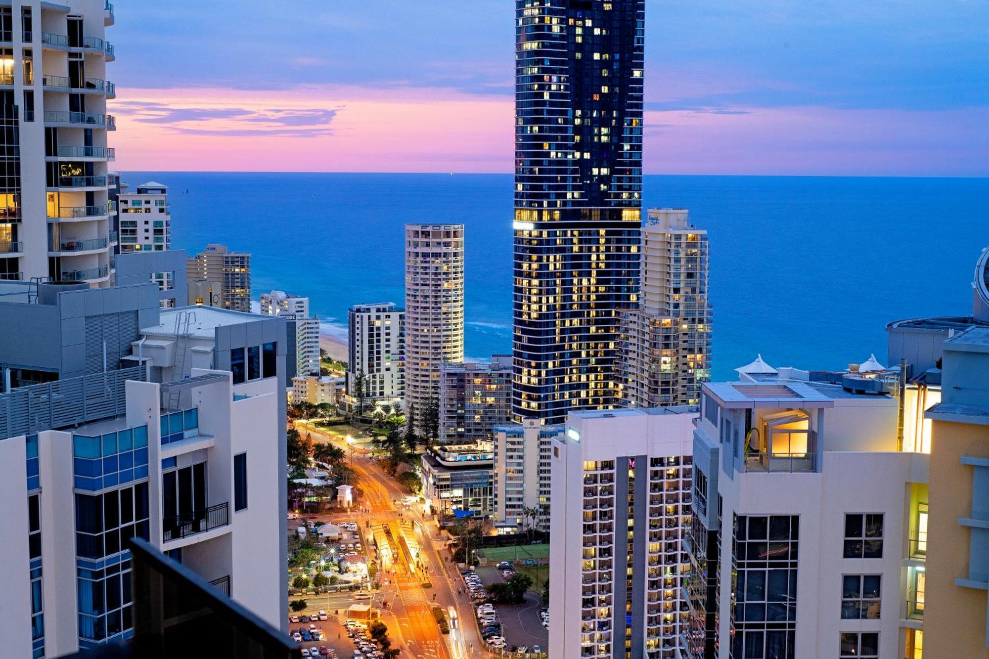 Circle On Cavill - Self Contained & Privately Managed Apartments - Wow Stay Gold Coast Kültér fotó