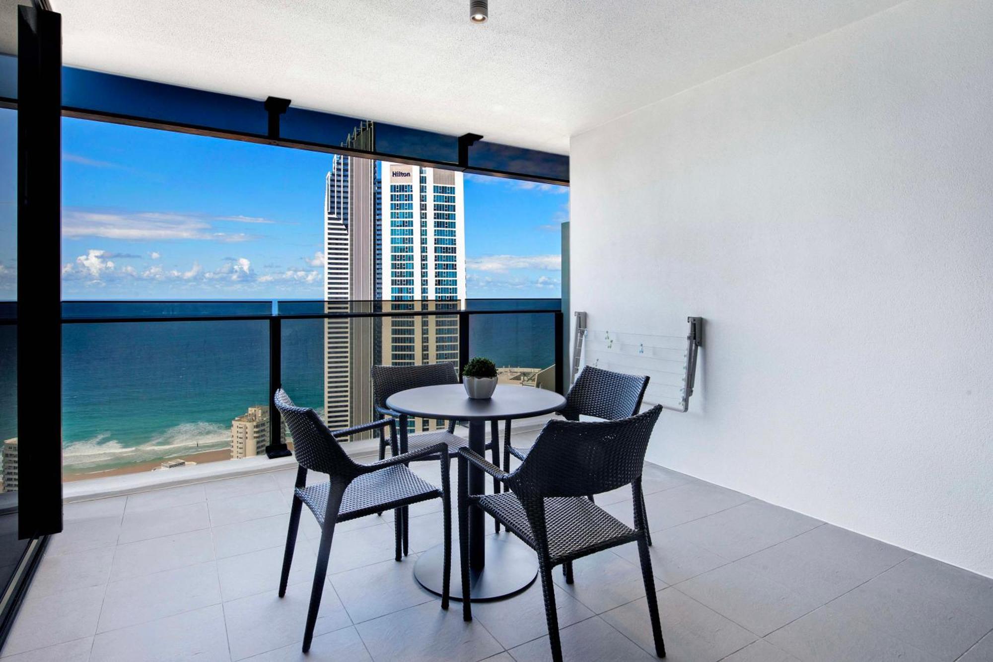 Circle On Cavill - Self Contained & Privately Managed Apartments - Wow Stay Gold Coast Kültér fotó