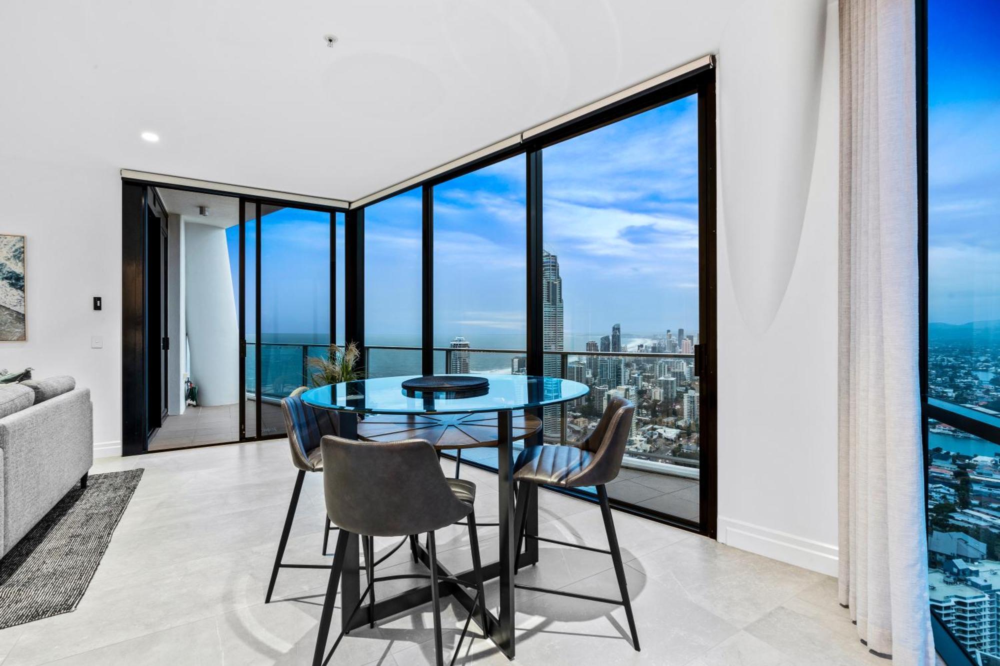 Circle On Cavill - Self Contained & Privately Managed Apartments - Wow Stay Gold Coast Kültér fotó