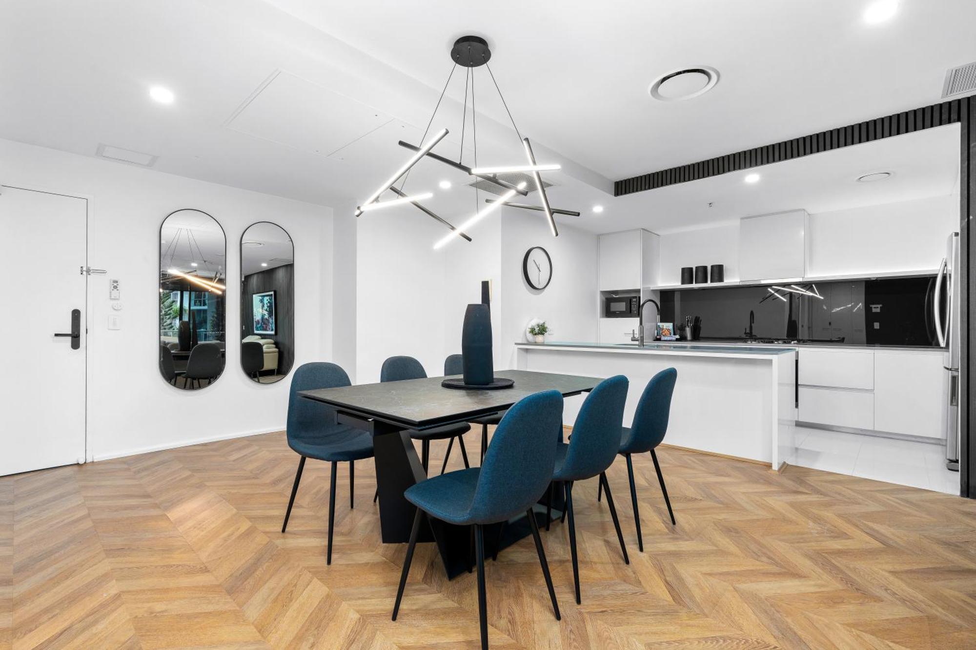 Circle On Cavill - Self Contained & Privately Managed Apartments - Wow Stay Gold Coast Kültér fotó