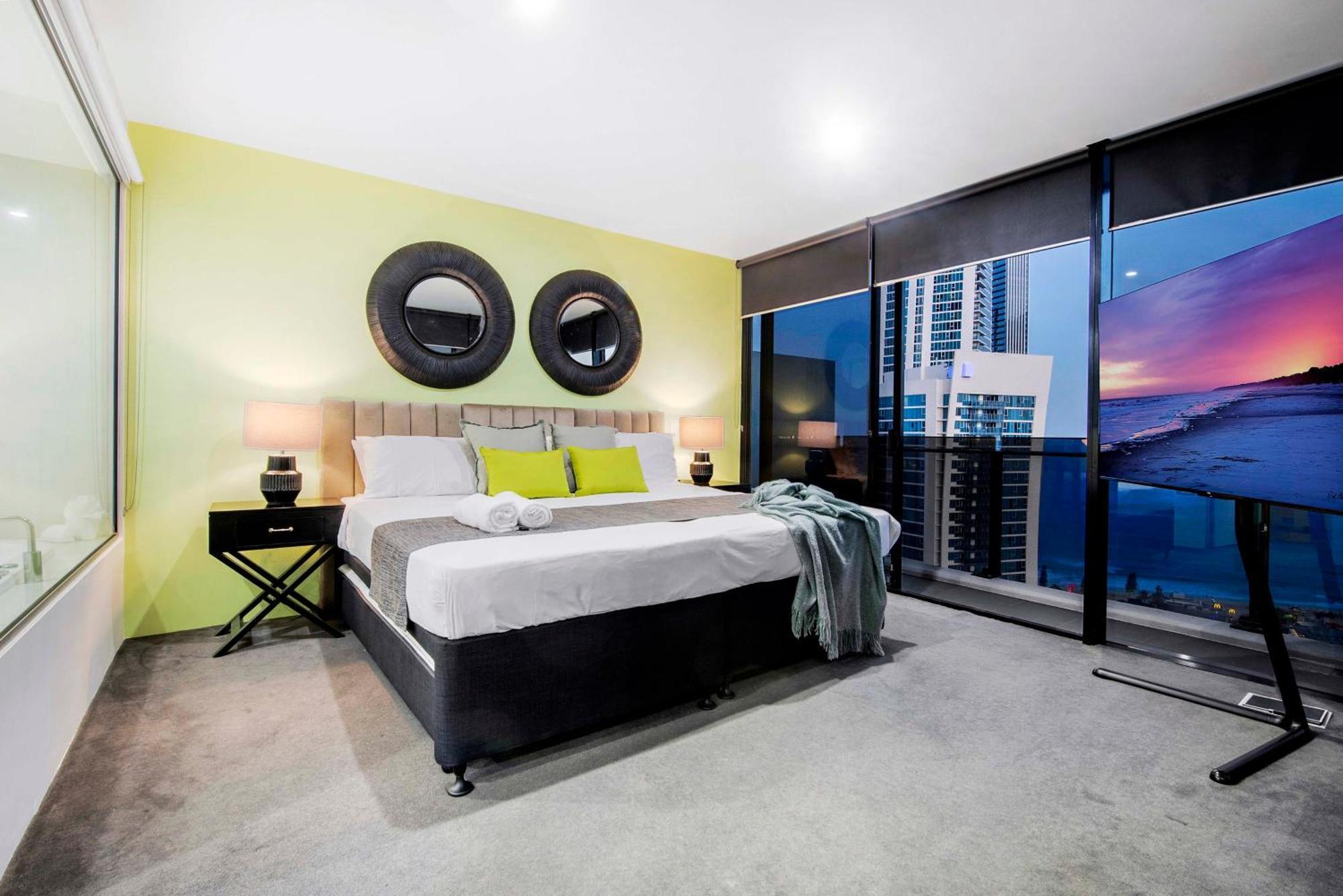 Circle On Cavill - Self Contained & Privately Managed Apartments - Wow Stay Gold Coast Kültér fotó