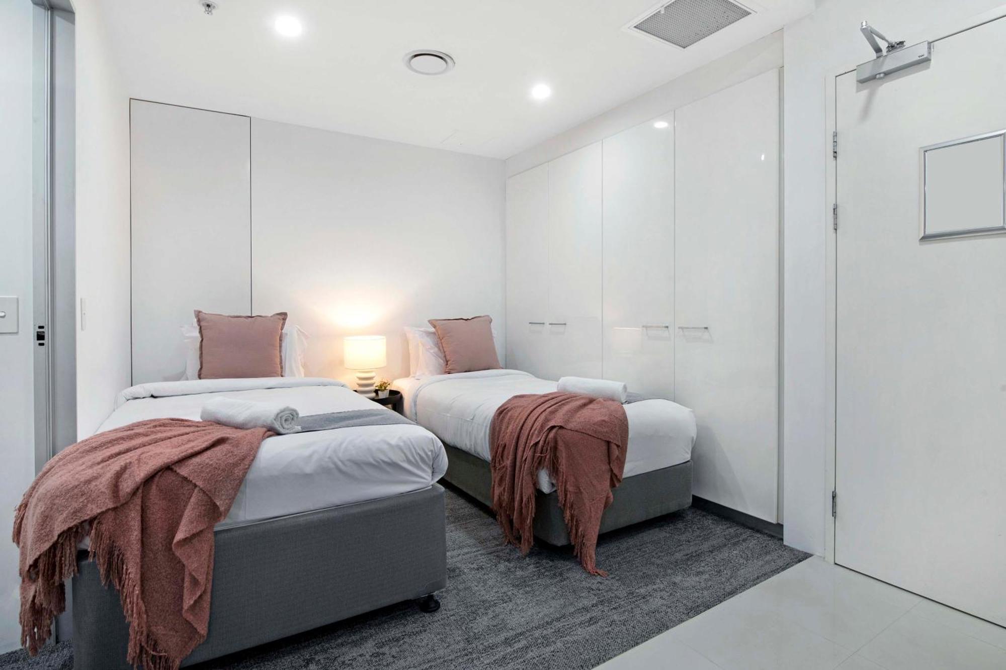 Circle On Cavill - Self Contained & Privately Managed Apartments - Wow Stay Gold Coast Kültér fotó