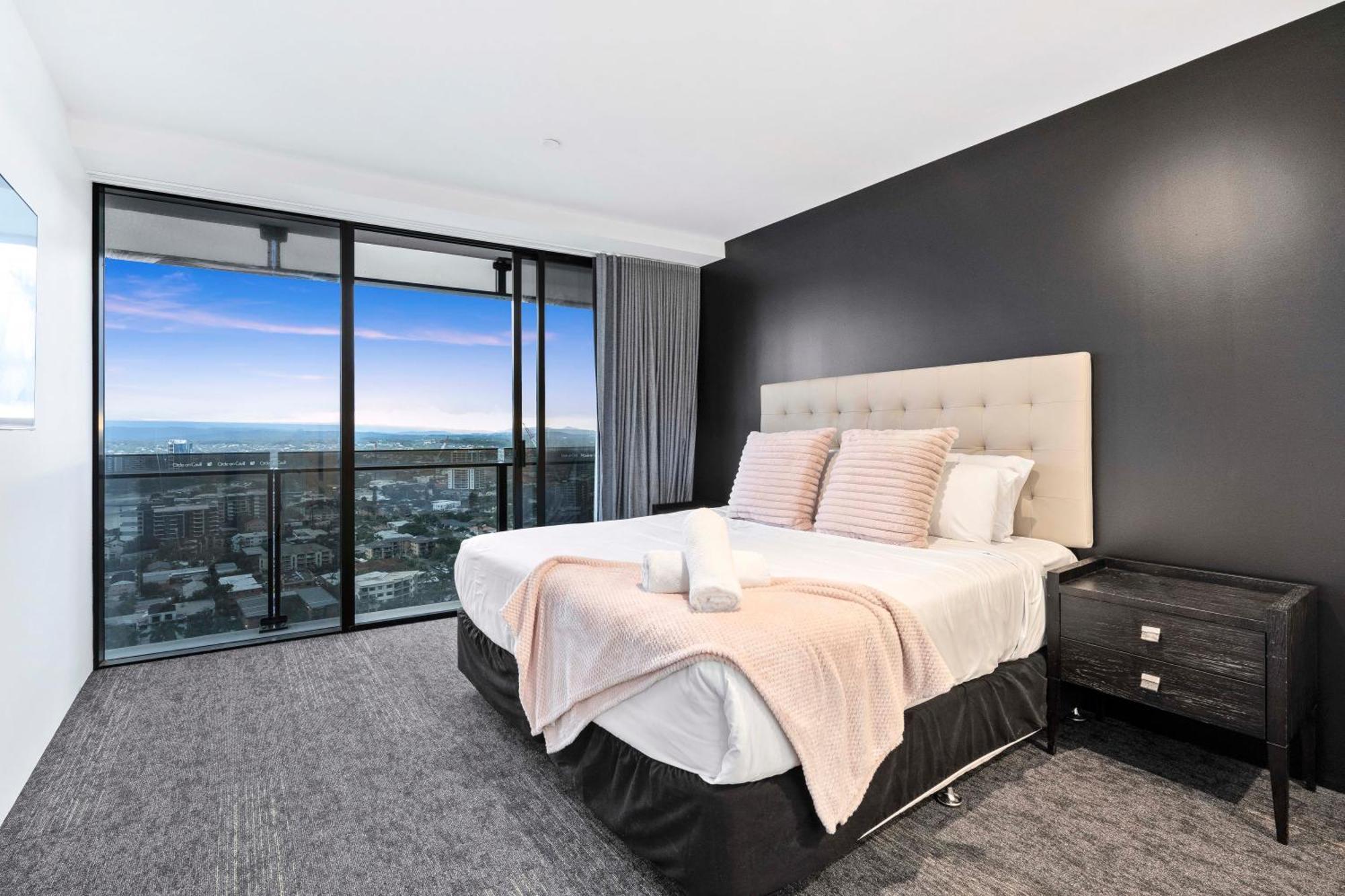 Circle On Cavill - Self Contained & Privately Managed Apartments - Wow Stay Gold Coast Kültér fotó